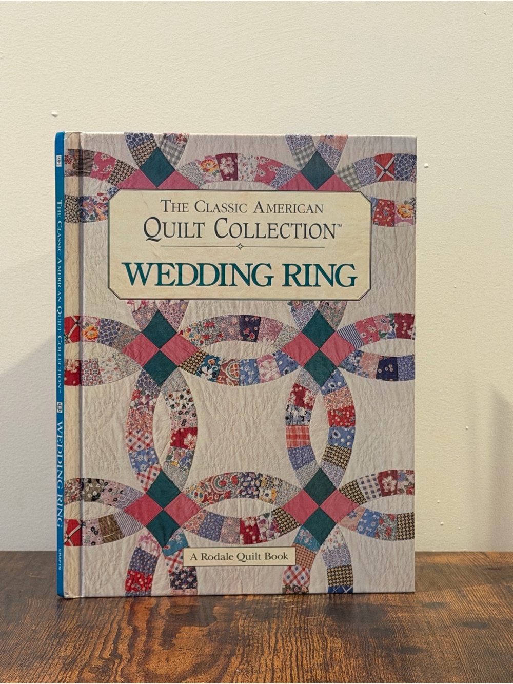 : Wedding Ring - Cream and Multicolor Quilt Book